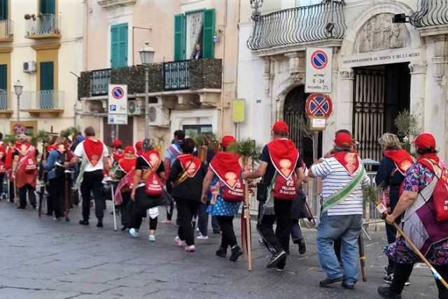 Storia, riti e tradizioni degli "ziaz�": i pellegrini che da secoli giungono a Bari per San Nicola